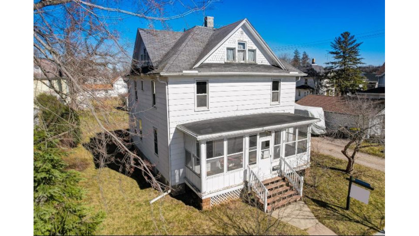 209 Van Buren Street Sauk City, WI 53583 by Stark Company, Realtors - Pref: 608-839-7137 $264,900