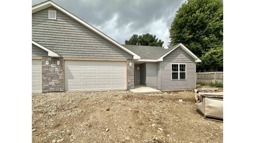 3211 Spruce Court Janesville, WI 53546 by Shorewest Realtors $349,900