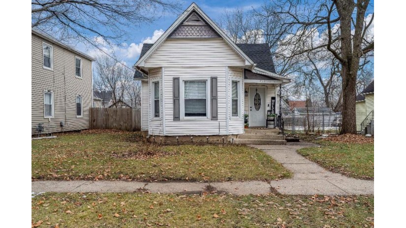 723 Lincoln Avenue Beloit, WI 53511 by Keller Williams Realty Signature - Pref: 815-289-6915 $109,900