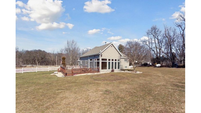 5603 W Fenrick Road Janesville, WI 53548 by Century 21 Affiliated - Off: 608-756-4196 $610,000