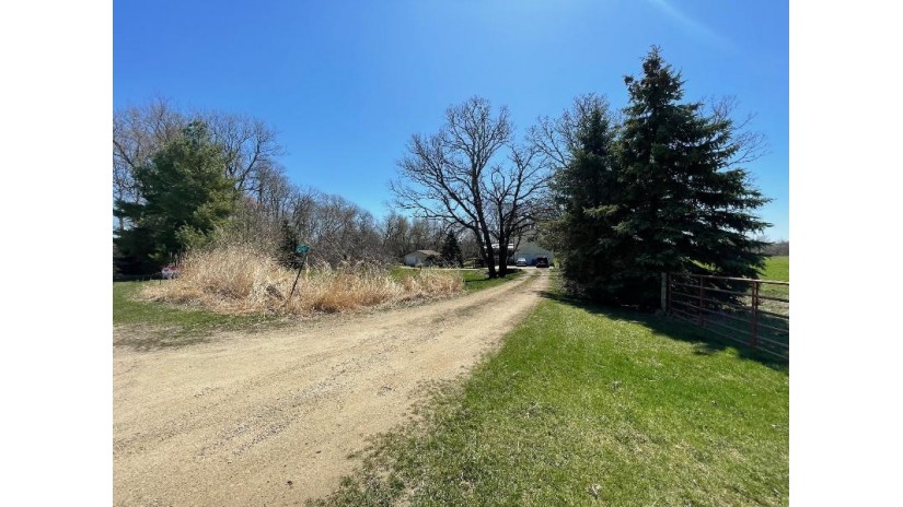 W2297 Scharf Road Randolph, WI 53923 by Re/Max Preferred - Chris@SouthernWIHomes.com $325,000