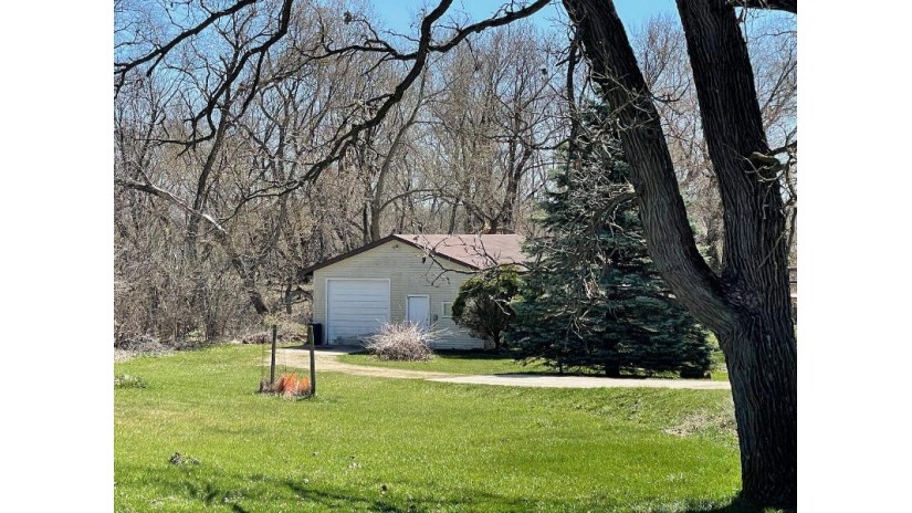 W2297 Scharf Road Randolph, WI 53923 by Re/Max Preferred - Chris@SouthernWIHomes.com $325,000