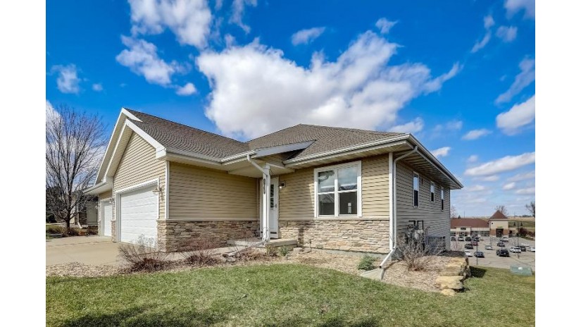 1818 Fjord Pass Mount Horeb, WI 53572 by Restaino & Associates Era Powered - Pref: 608-347-9828 $375,000