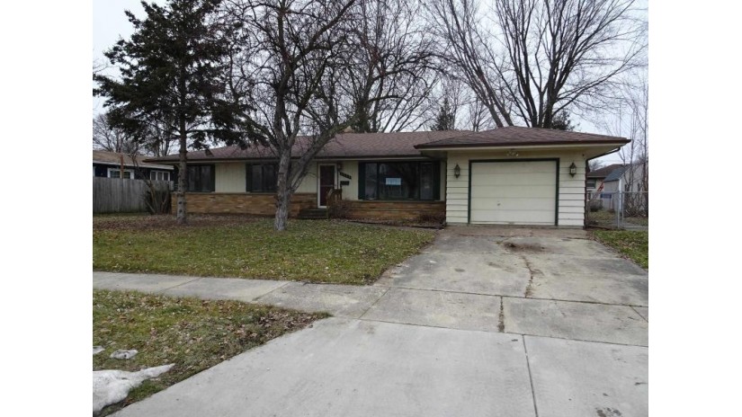 2711 Hyacinth Avenue Janesville, WI 53545 by Re/Max Preferred - rickbernardsrealty@gmail.com $208,000