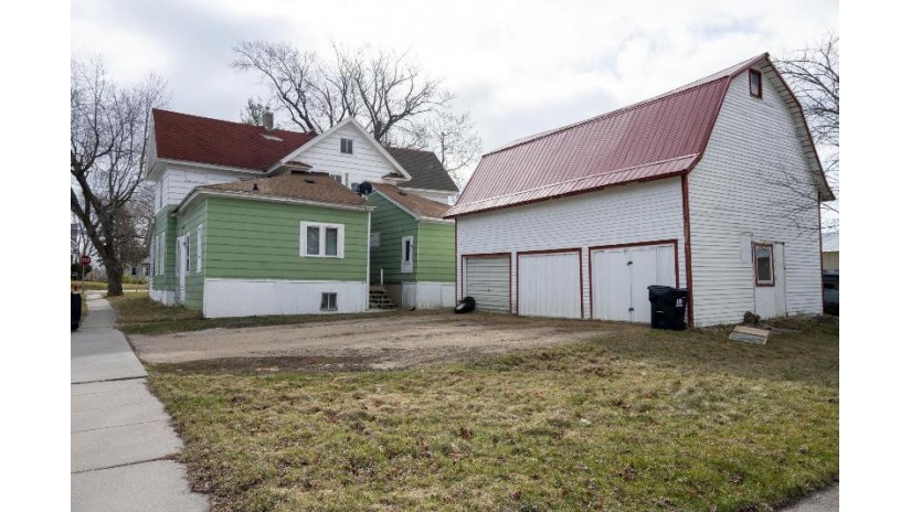 401 & 403 Division Street Mauston, WI 53948 by Castle Rock Realty Llc - Pref: 608-350-9478 $140,000