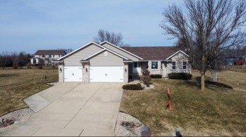 3074 Bridle Pass, Bristol, WI 53590