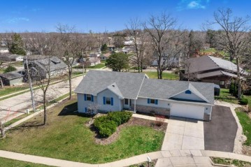 100 Oak Ridge Court, Deerfield, WI 53531