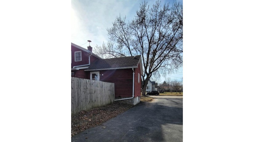 315 Declark Street Beaver Dam, WI 53916 by Holly Janz Realty $154,900