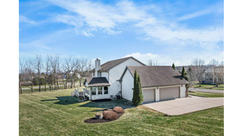 7786 Betsy Lane Middleton, WI 53593 by Stark Company, Realtors - Cell: 608-577-9444 $815,000