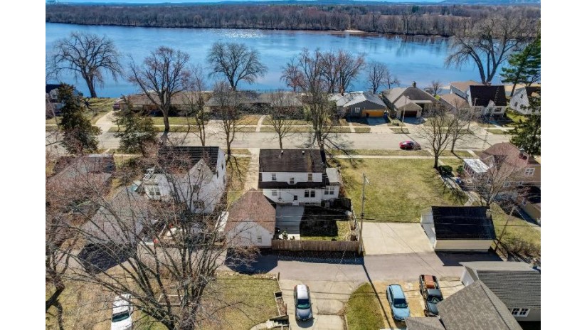 609 W Edgewater Street Portage, WI 53901 by Exp Realty, Llc - Pref: 608-617-5466 $259,000