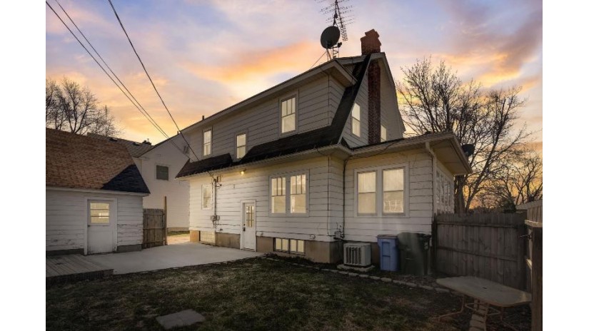 609 W Edgewater Street Portage, WI 53901 by Exp Realty, Llc - Pref: 608-617-5466 $259,000