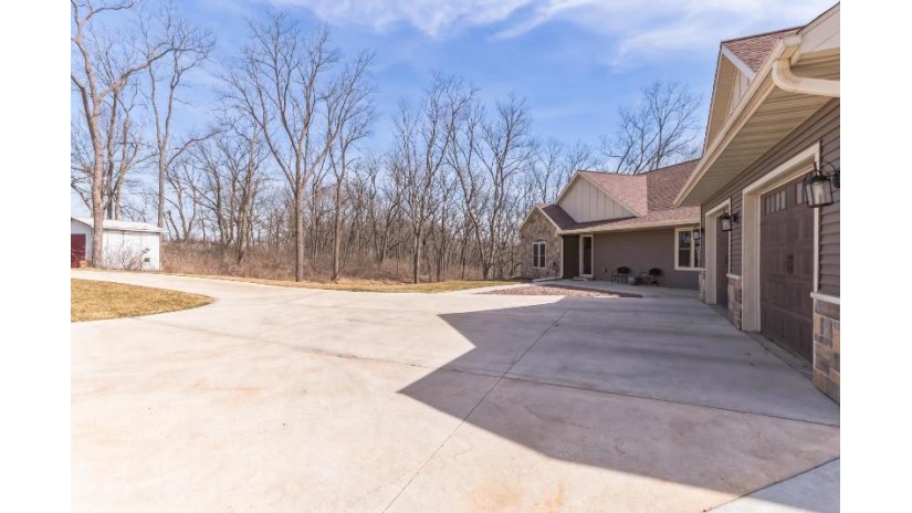 3749 Wilson Road Dodgeville, WI 53533 by Gollon Real Estate $614,900