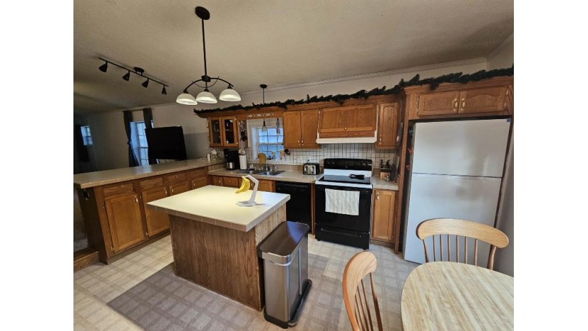 W662 Northern Pike Mecan, WI 53949 by Cotter Realty Llc $64,900