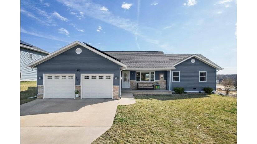 313 Diamond Oaks Drive Dodgeville, WI 53533 by The Professional Brokers $399,000