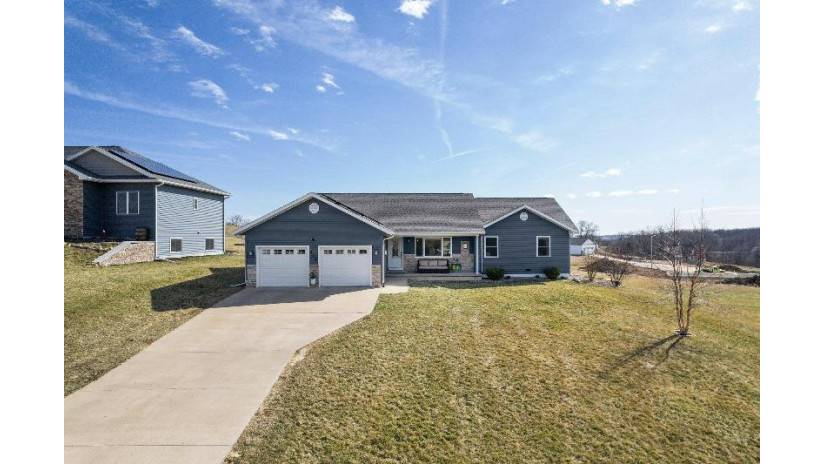 313 Diamond Oaks Drive Dodgeville, WI 53533 by The Professional Brokers $399,000