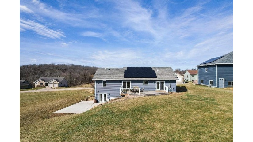 313 Diamond Oaks Drive Dodgeville, WI 53533 by The Professional Brokers $399,000