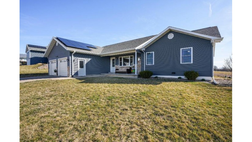 313 Diamond Oaks Drive Dodgeville, WI 53533 by The Professional Brokers $399,000