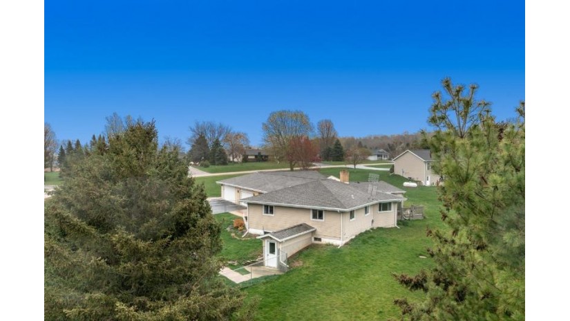 16971 W Lilac Lane Magnolia, WI 53536 by Home Connection Realty - Pref: 608-669-7411 $475,500