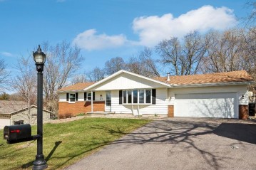 617 Chokecherry Trail, DeForest, WI 53532