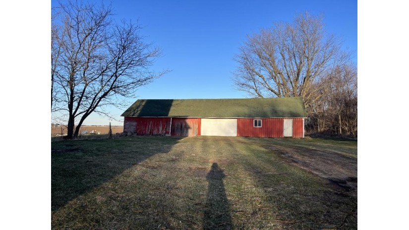 11501 E Highway 14 Bradford, WI 53505 by Homecoin.com - Off: 888-400-2513 $499,000