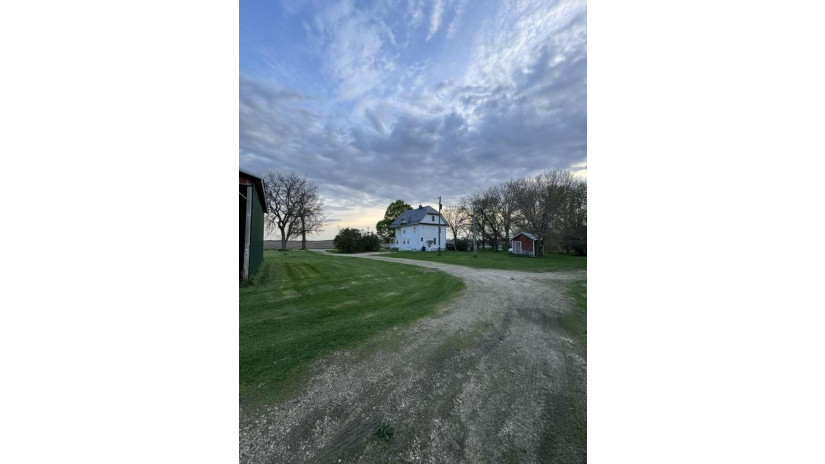 11501 E Highway 14 Bradford, WI 53505 by Homecoin.com - Off: 888-400-2513 $499,000