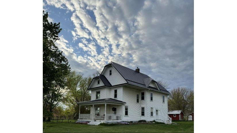 11501 E Highway 14 Bradford, WI 53505 by Homecoin.com - Off: 888-400-2513 $499,000