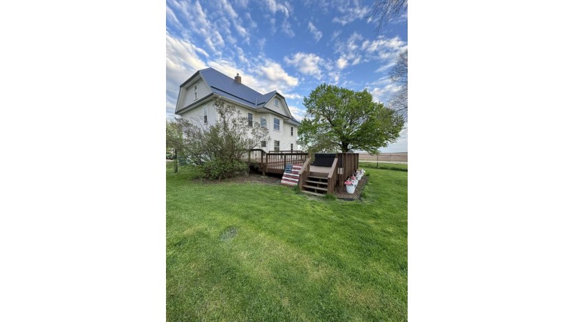 11501 E Highway 14 Bradford, WI 53505 by Homecoin.com - Off: 888-400-2513 $499,000