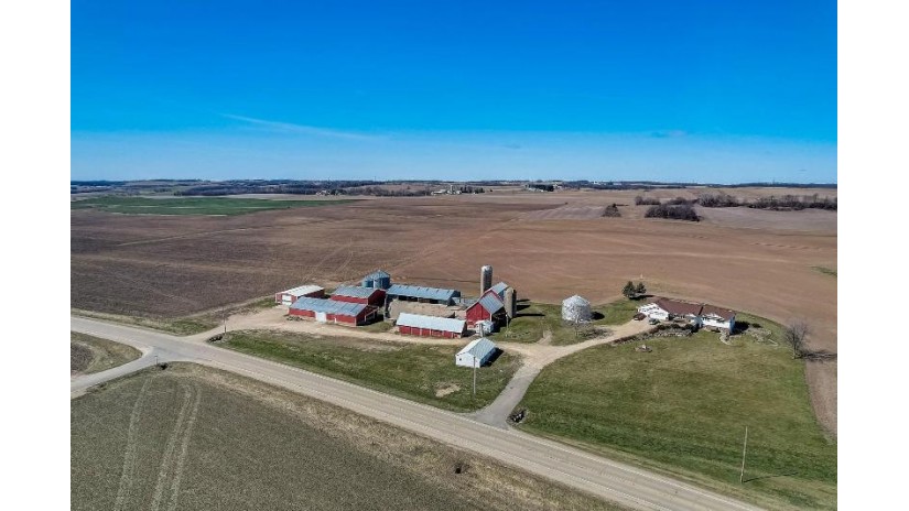 6685 County Road P Dane, WI 53529 by Re/Max Preferred - judy@ackermaly.com $7,500,000