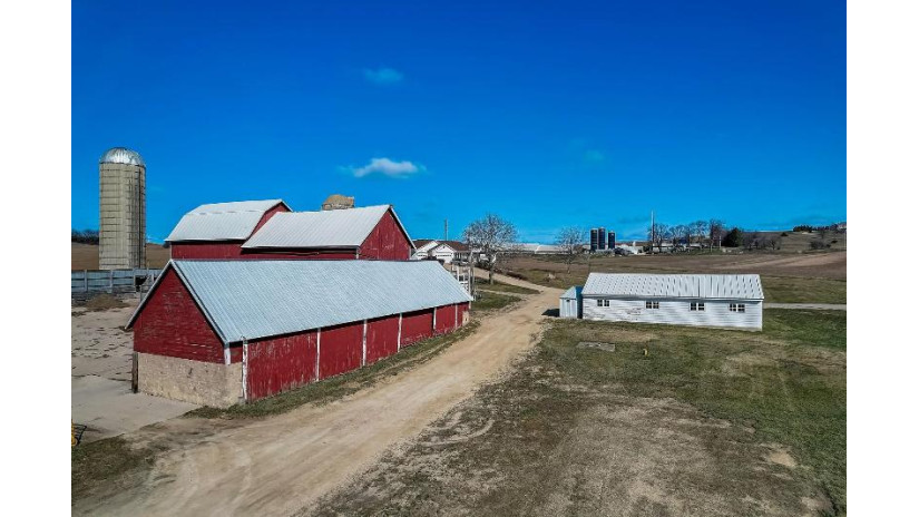 6685 County Road P Dane, WI 53529 by Re/Max Preferred - judy@ackermaly.com $6,500,000