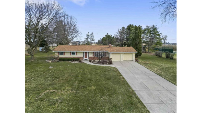 7542 Pioneer Place Middleton, WI 53593 by Mhb Real Estate - Offic: 608-709-9886 $579,900