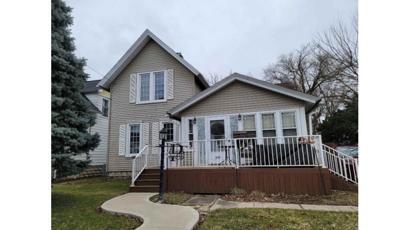 511 W College Avenue Waukesha, WI 53186 by Exp Realty, Llc $274,900