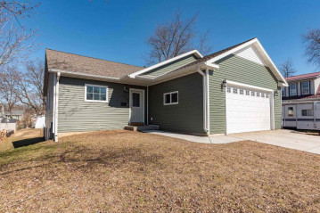 913 4th Street, Reedsburg, WI 53959