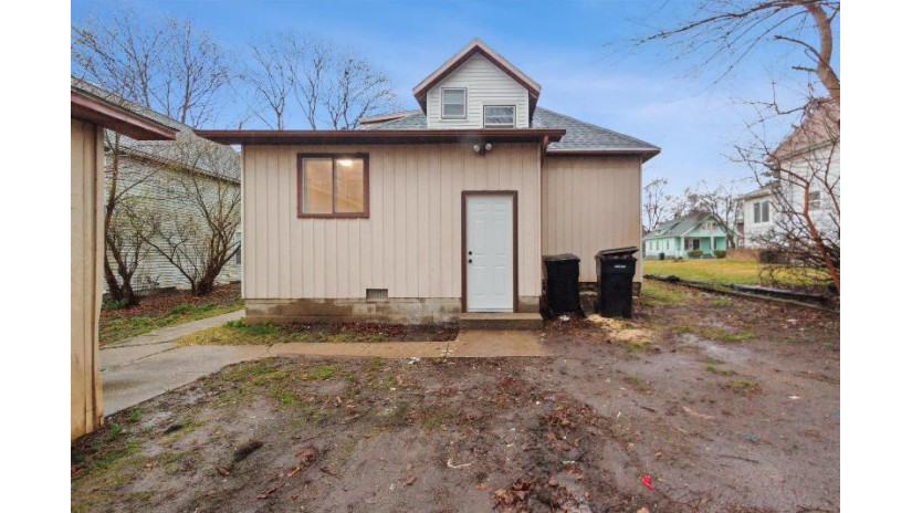 1223 Oak Street Beloit, WI 53511 by First Weber Inc - homeinfo@firstweber.com $155,000