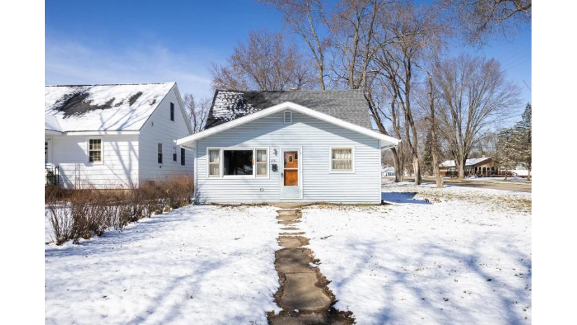 1031 Vine Street Wisconsin Dells, WI 53965 by Rock Realty $147,000