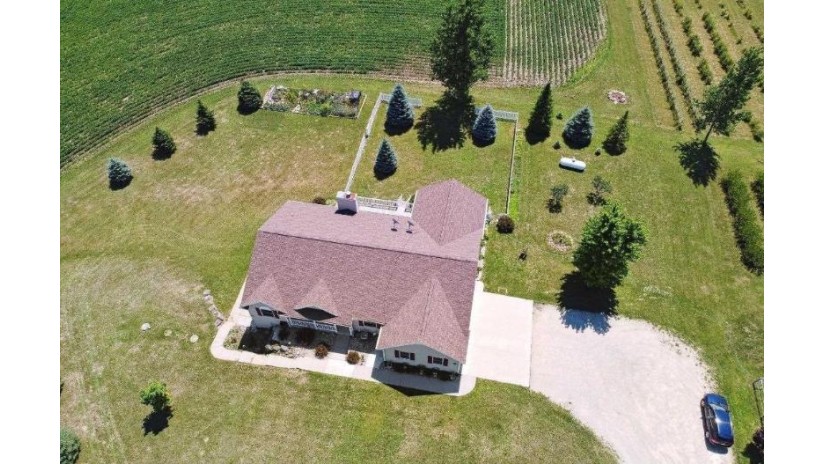 18235 W Emery Road Union, WI 53536 by Exit Realty Hgm $725,000