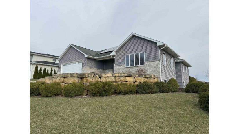 1704 Three Woods Drive Mount Horeb, WI 53572 by Re/Max Preferred $577,900