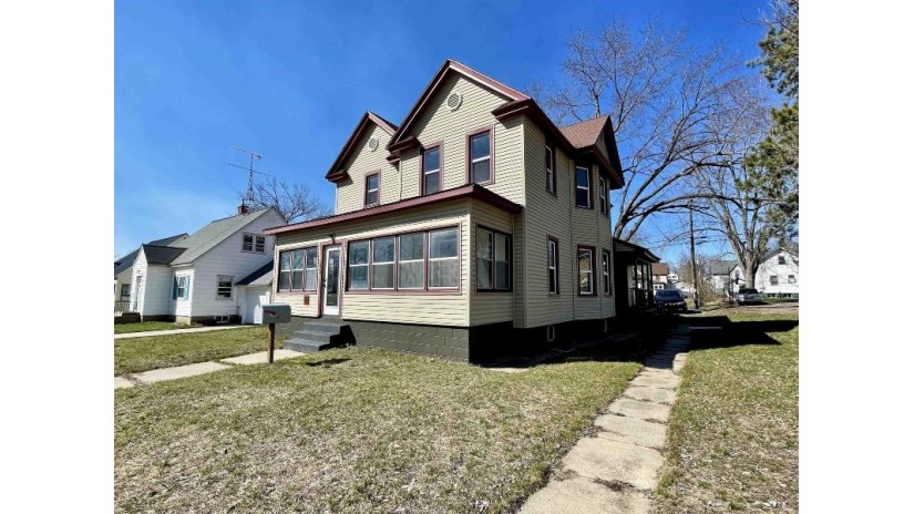 619 W Cook Street Portage, WI 53901 by House To Home Now - kmichelle@housetohomenow.com $275,000