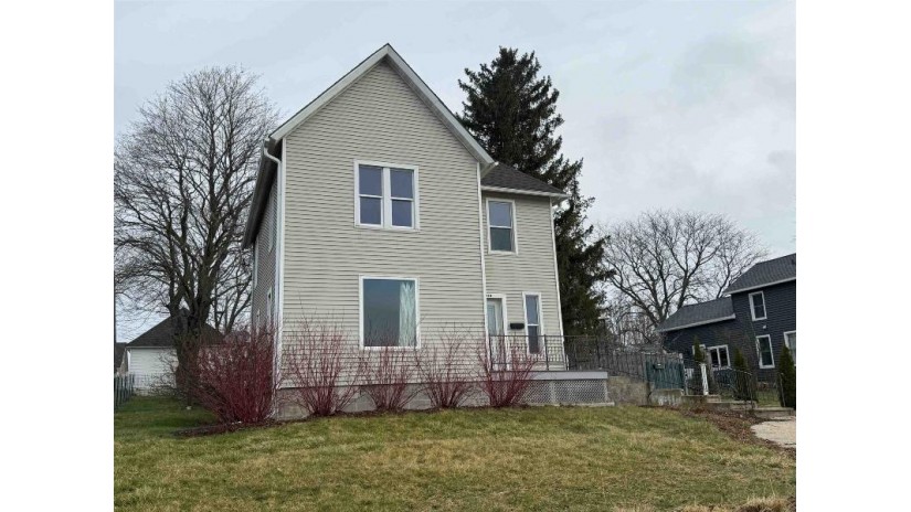 410 E Division Street Dodgeville, WI 53533 by Re/Max Preferred $274,900