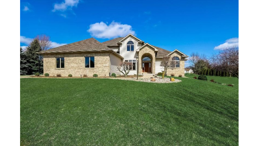 3002 Bunker View Bristol, WI 53590 by Re/Max Preferred - peggy@ackerfarberteam.com $789,900