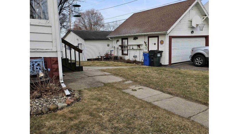 331 E Conant Street Portage, WI 53901 by Berkshire Hathaway Homeservices Local Realty $230,000