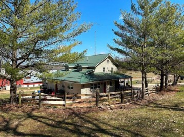 5555 Farmers Ridge Road, Highland, WI 53543