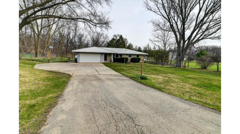 6106 Whalen Road Fitchburg, WI 53593 by Re/Max Preferred - tony@pureintegrityhomes.com $575,000