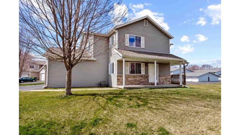 114 Mallard Circle Beaver Dam, WI 53916 by Klodowski Real Estate $225,000