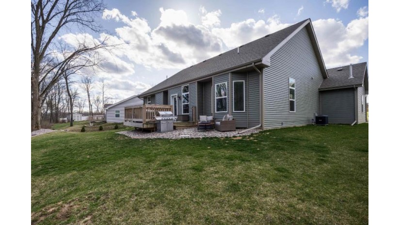 11112 N Mason Drive Fulton, WI 53534 by Rock Realty $472,500