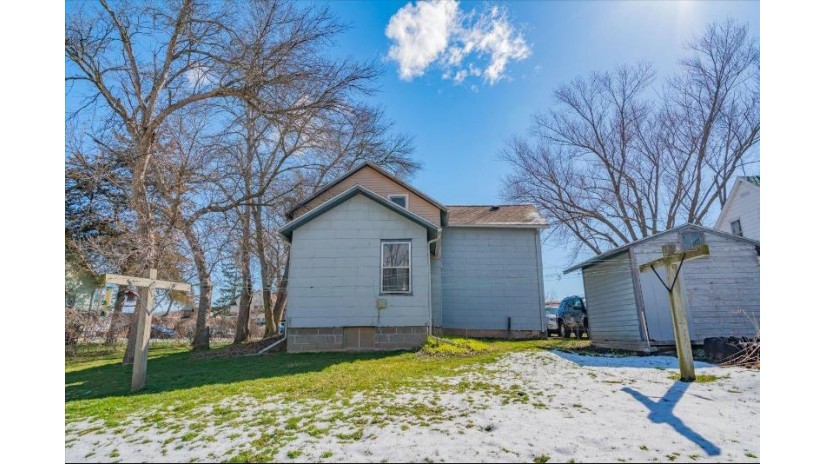 624 Center Street Black Earth, WI 53515 by Century 21 Affiliated Roessler - Off: 608-798-4000 $140,000