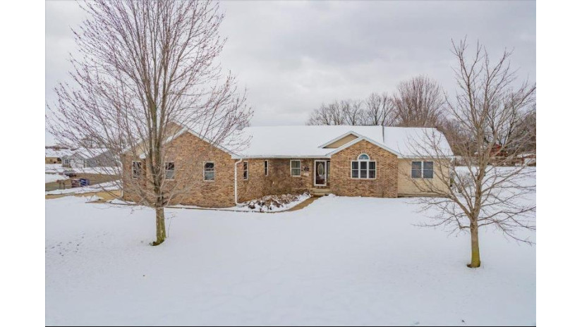 103 Oakview Drive Rio, WI 53960 by Century 21 Affiliated $429,900