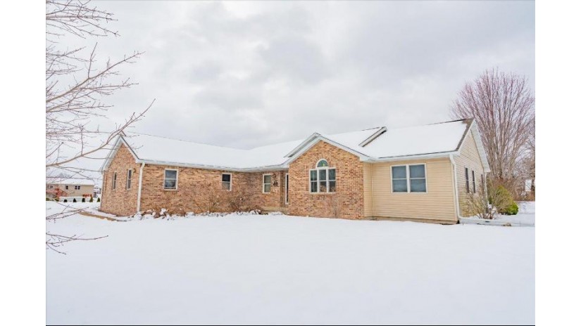 103 Oakview Drive Rio, WI 53960 by Century 21 Affiliated $429,900