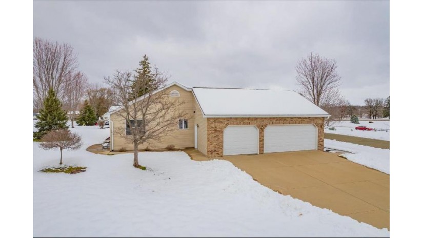 103 Oakview Drive Rio, WI 53960 by Century 21 Affiliated $429,900