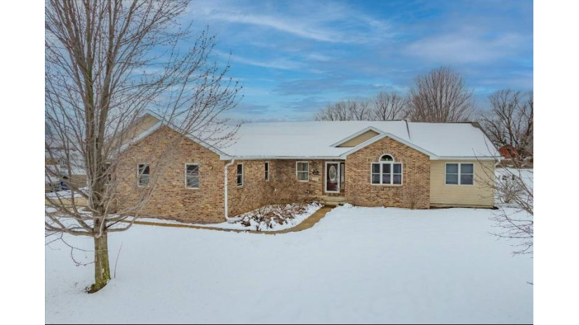 103 Oakview Drive Rio, WI 53960 by Century 21 Affiliated $429,900