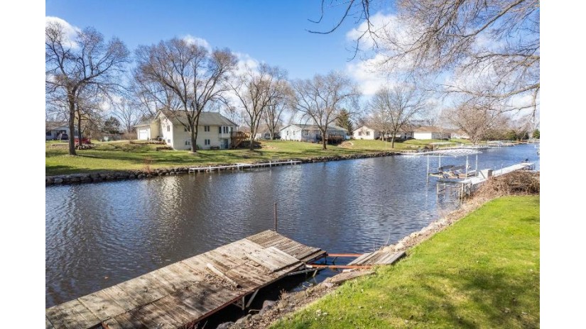 W10919 Bayview Drive Lodi, WI 53555 by Re/Max Preferred - Pref: 608-434-7621 $599,000